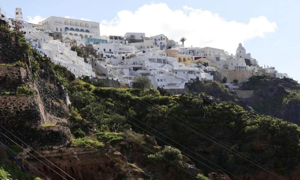 Αναστολές συμβάσεων και αποζημιώσεις 534 ευρώ και για εργαζομένους στην Αμοργό